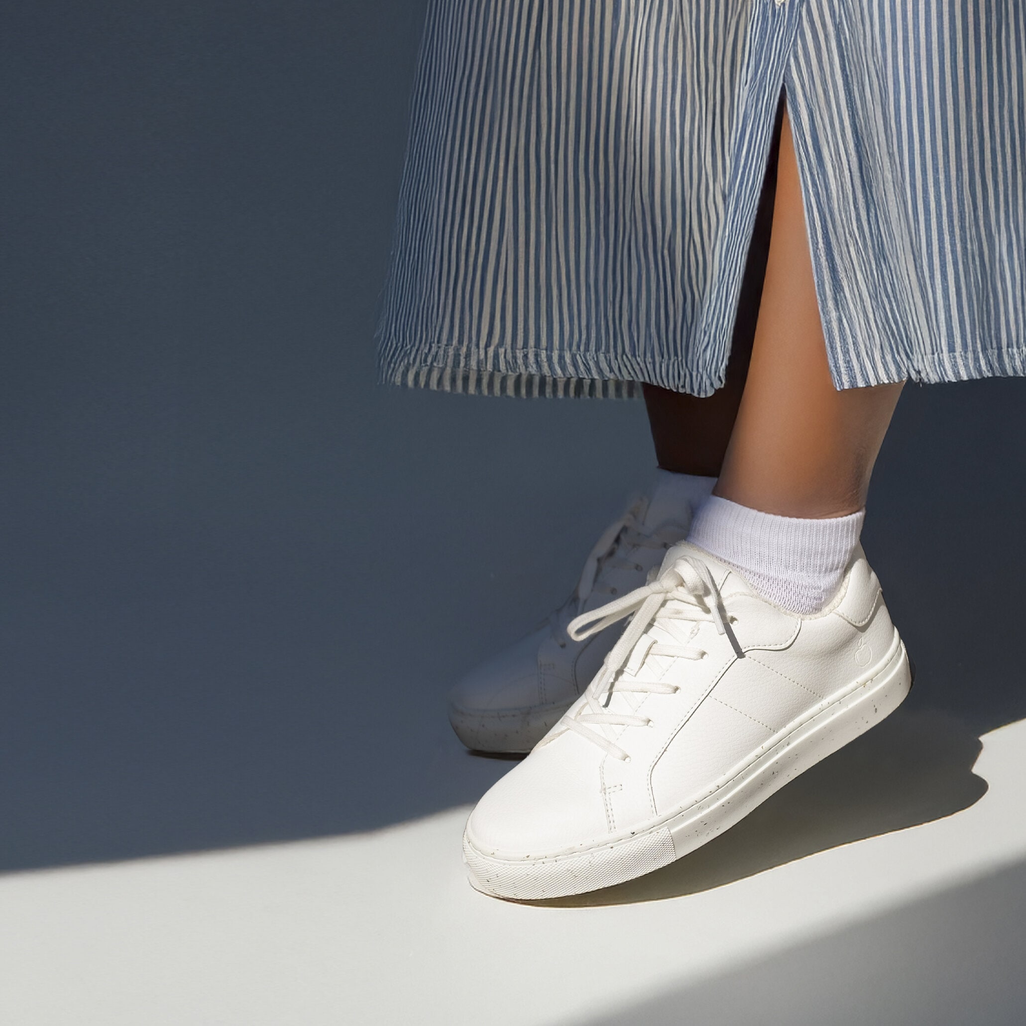 https://www.minfot.se/pub_docs/files/Minfot-Sneakers-Bastad-Vit-kampanj.jpg