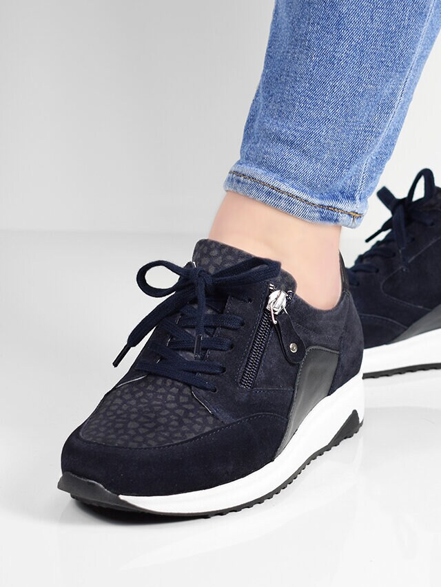 https://www.minfot.se/pub_docs/files/NystartsidaFlightSE/blaa-sneakers.jpg