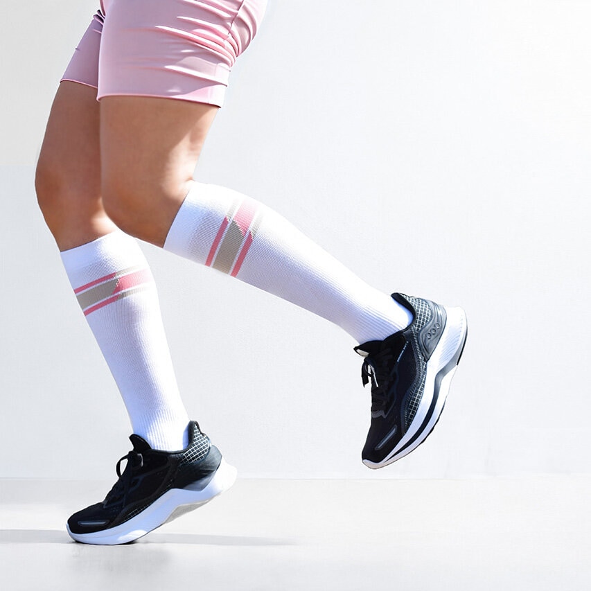 https://www.minfot.se/pub_docs/files/sportstrumpor-lyocell-beige-rosa.jpg