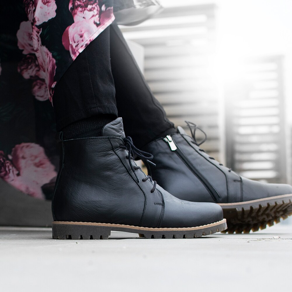 Charlotte-of-Sweden-Boots-Oak-Black.jpg