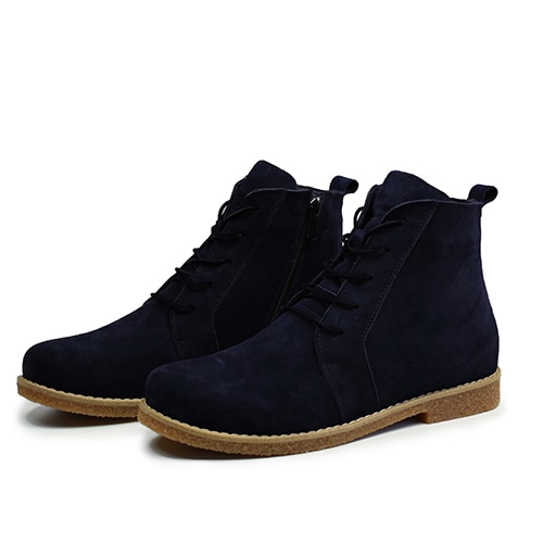 Charlotte-of-Sweden-Mocka-Boots-Amur-navy.jpg