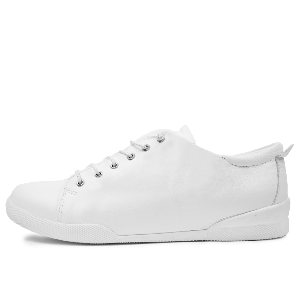 Charlotte-vita-sneakers-elastisk-snörning.jpg