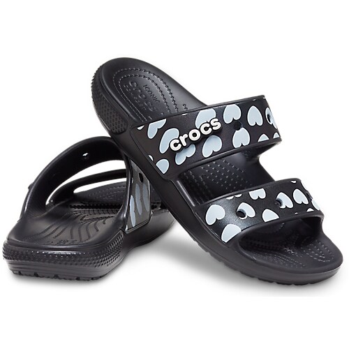 Crocs-badskor-med-hjärtan-svartvit.jpg
