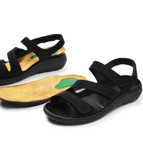 Embla-svarta-sandaler-uttagbar-fotbädd-hälrem.jpg