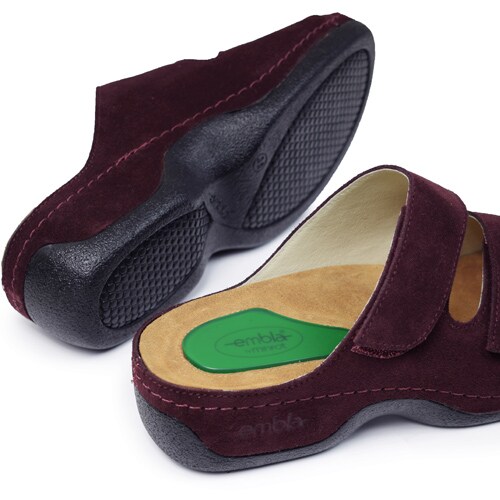 Embla-vinröda-sandaler-by-minfot-gelkudde.jpg