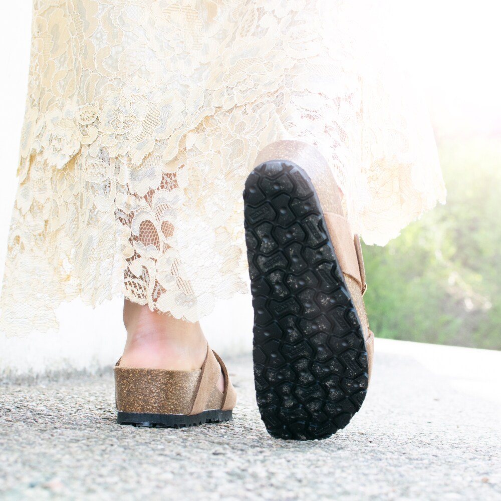 Minfot-Lily-Suede-Latte-sandalett.jpg