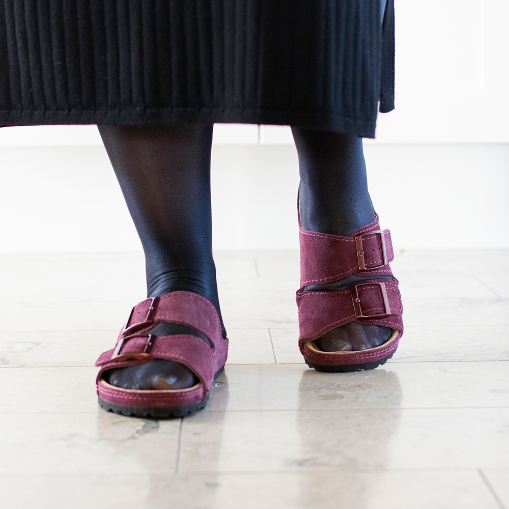 Minfot-Voss-Mocka-Vinröd-fotriktiga-sandaler.jpg