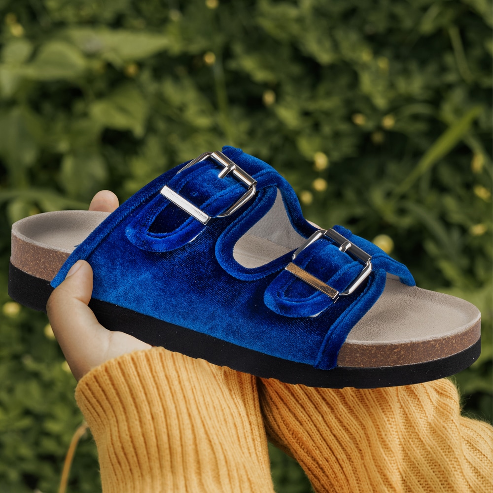 blå-sandaler-sammet-adele-sköna-marie.jpg