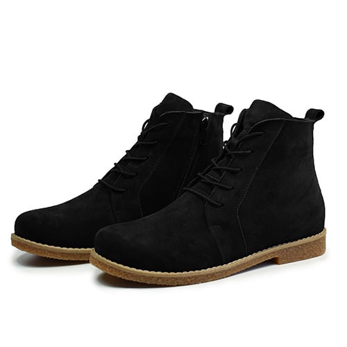 boots-dam-Charlotte-of-Sweden-Mocka-Boots-Amur-Black.jpg
