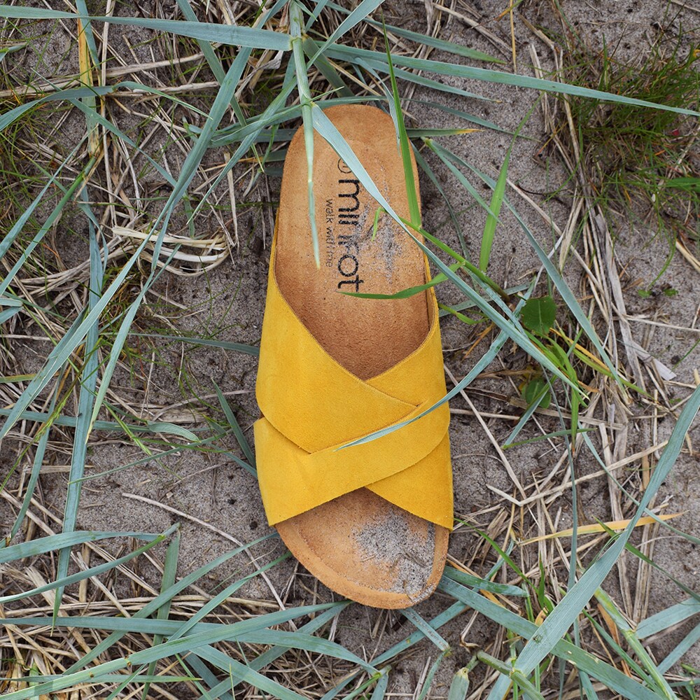 damsandaler-Minfot-Tulip-Suede-Saffron.jpg