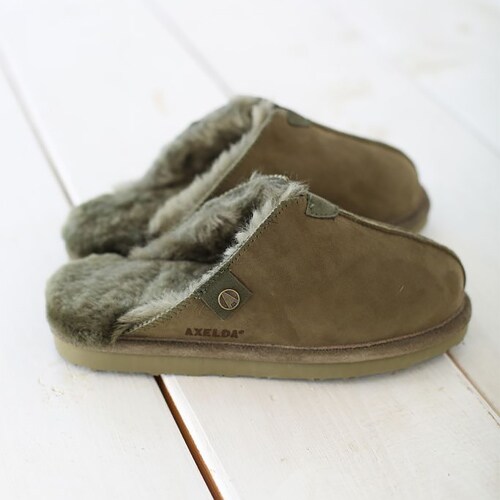 damtofflor-fårskinn-axelda-åbo-olive.jpg