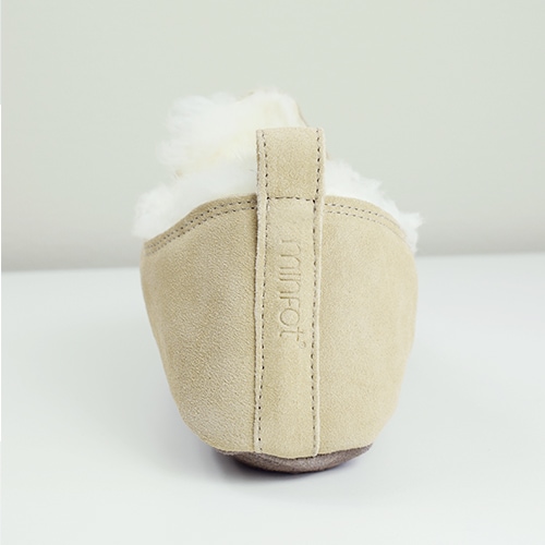fårskinnstofflor-sand-minfot.jpg