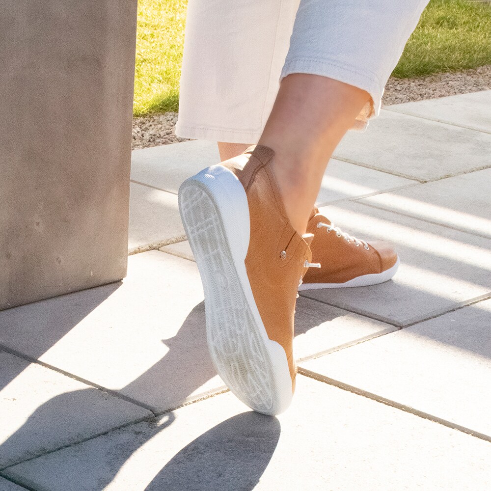 mjuka-sneakers-läder-dam-charlotte-of-sweden.jpg