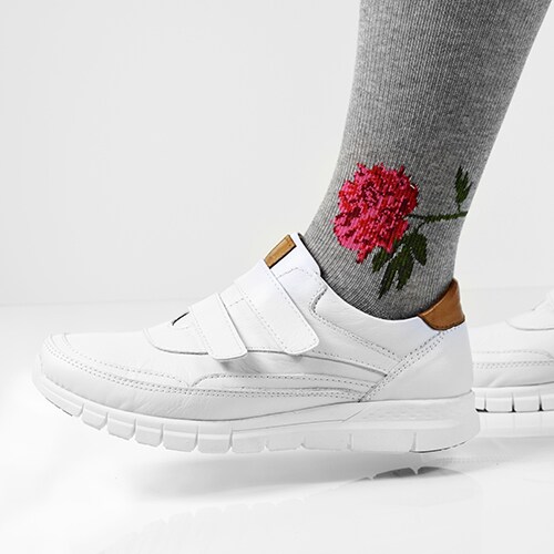 mjuka-sneakers-vita-charlotte-of-sweden-april.jpg