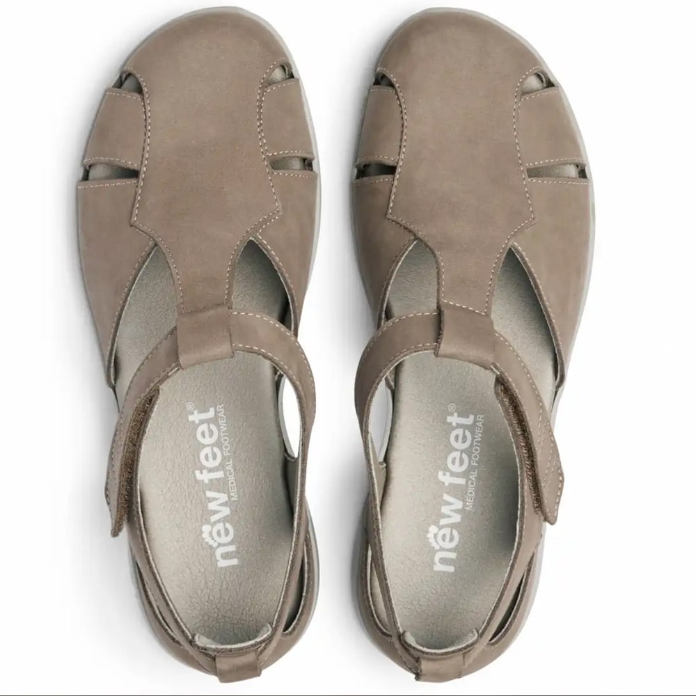 new-feet-sandaler-stängd-tå-beige-frida.jpg