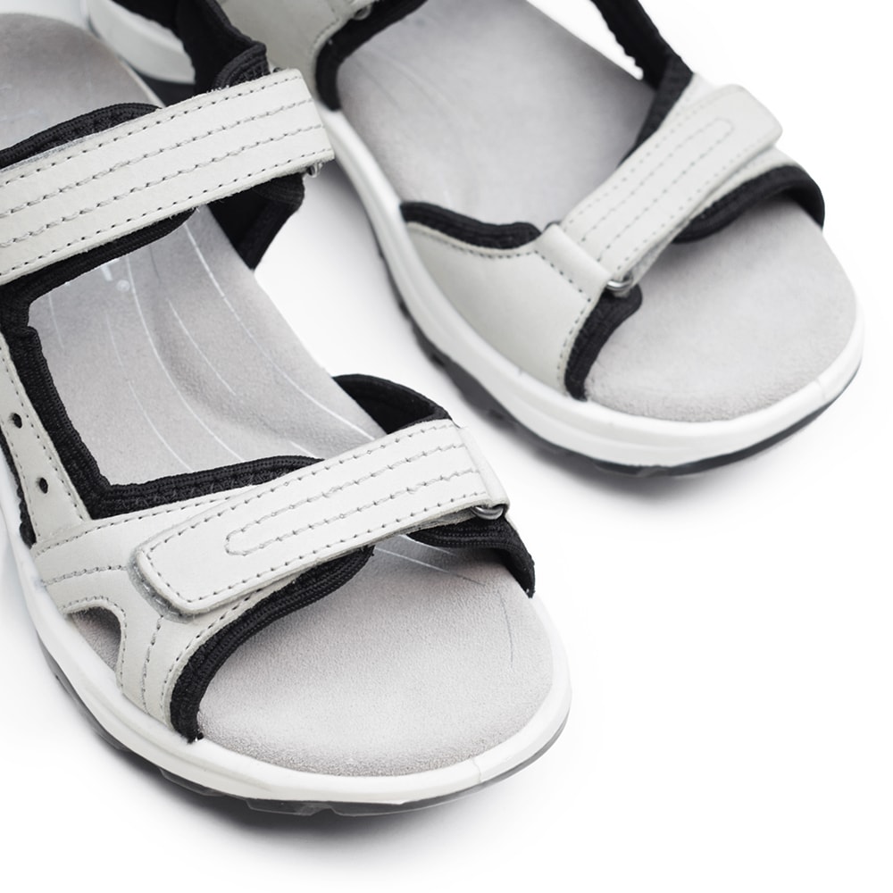 sandal-med-remmar-Minfot-Nubuck-Offwhite-Black.jpg