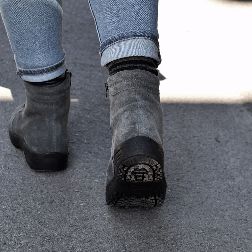 skor-med-bra-grepp-Minfot-Nora-Mocka-Antracitgrå.jpg