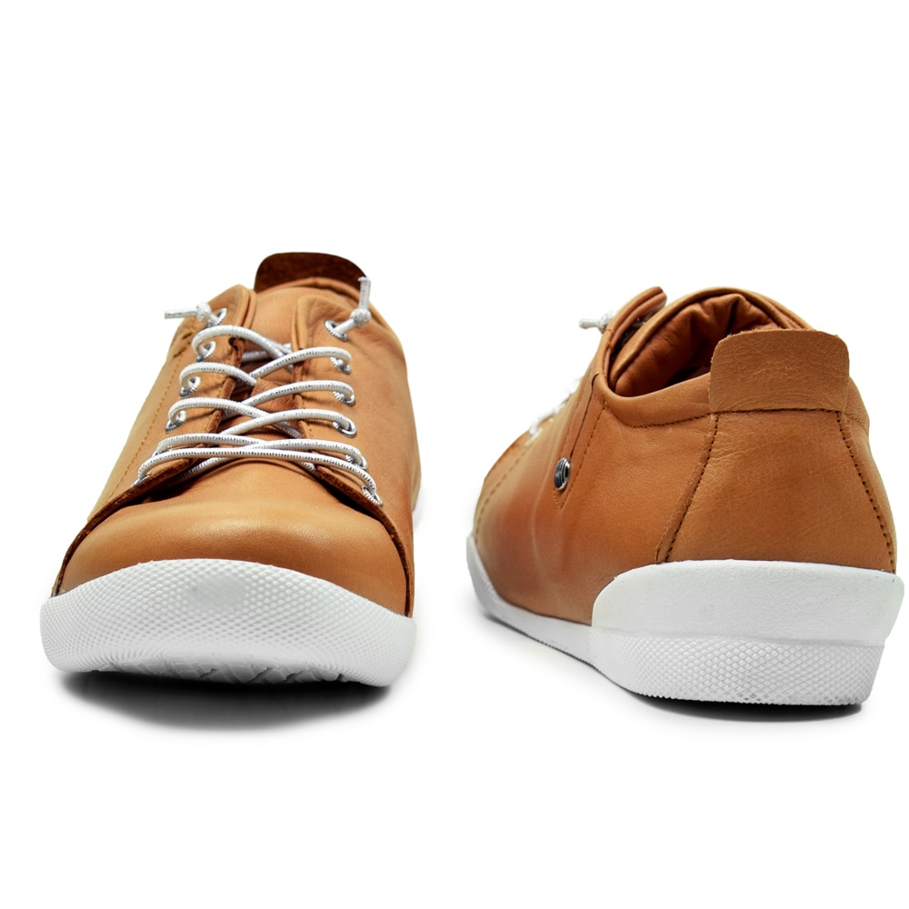 sneakers-känslig-för-skavsår-charlotte-cognac.jpg