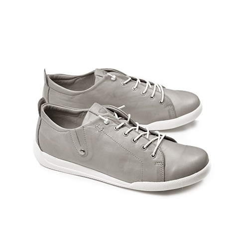 stötdämpande-sneakers-charlotte-of-sweden.jpg