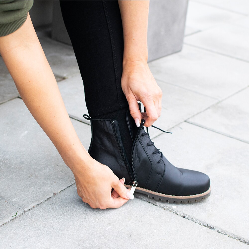 stövlar-med-dragkedja-Charlotte-of-Sweden-Boots-Oak-Black.jpg
