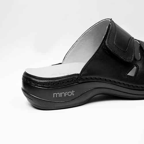 svarta-arbets-sandaler-minfot.jpg