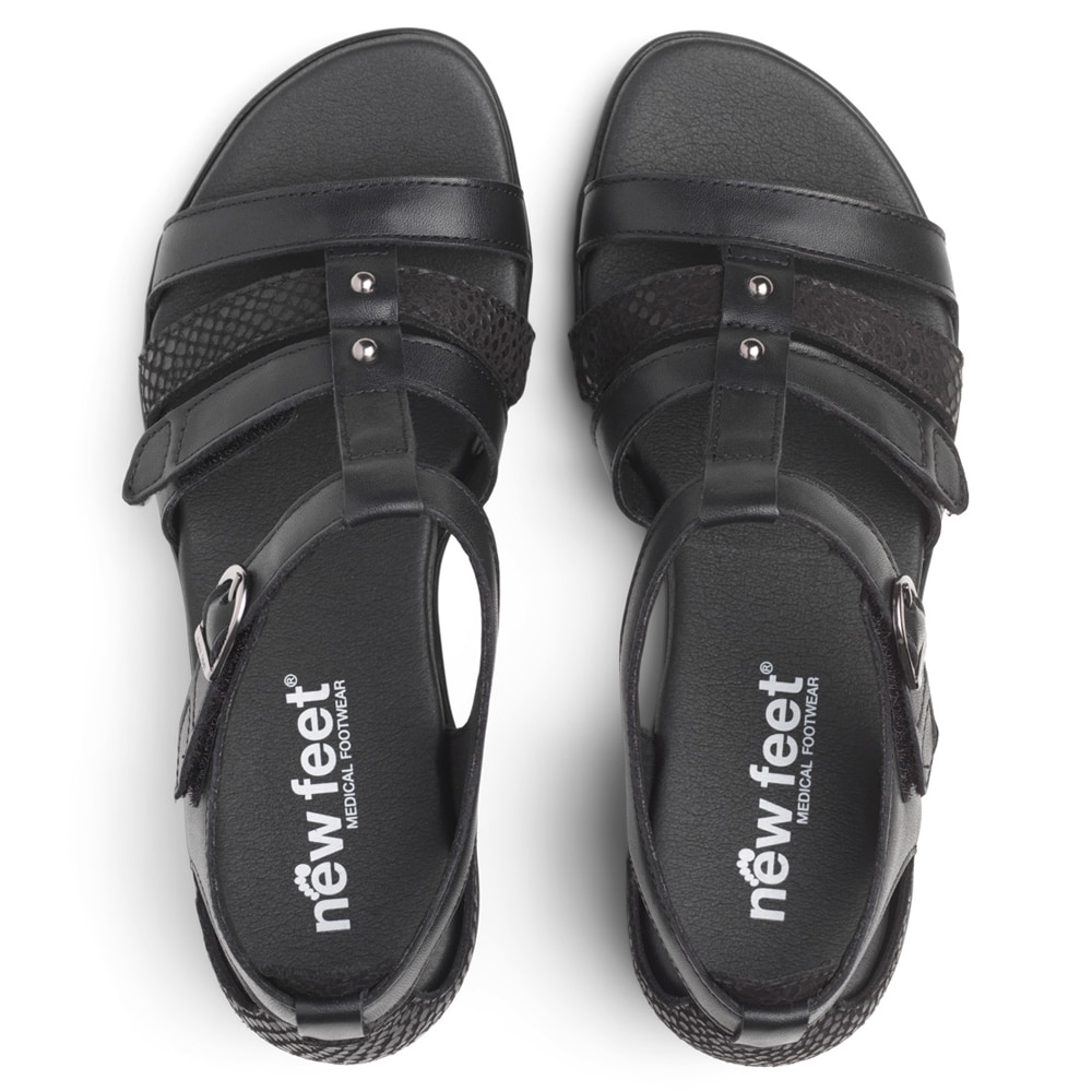 svarta-sandaletter-bred-läst-new-feet.jpg