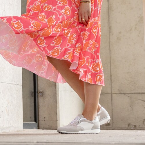 vita-breda-snygga-sneakers.jpg
